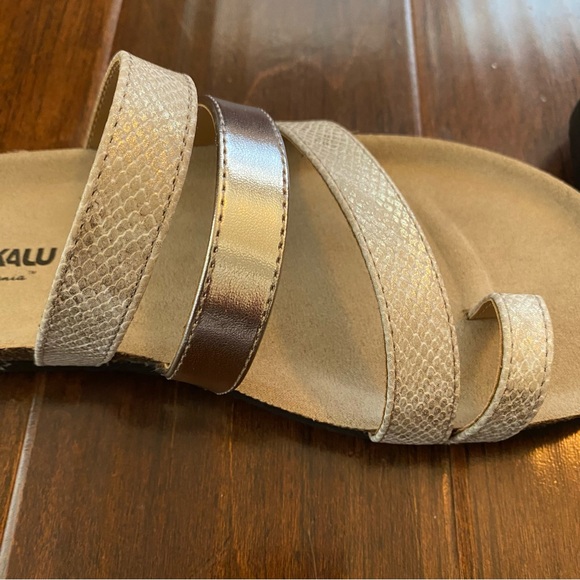 Makalu Women’s Gold & Tan/Cream Toe Loop Sandals - size 7.5 M - Picture 5 of 8